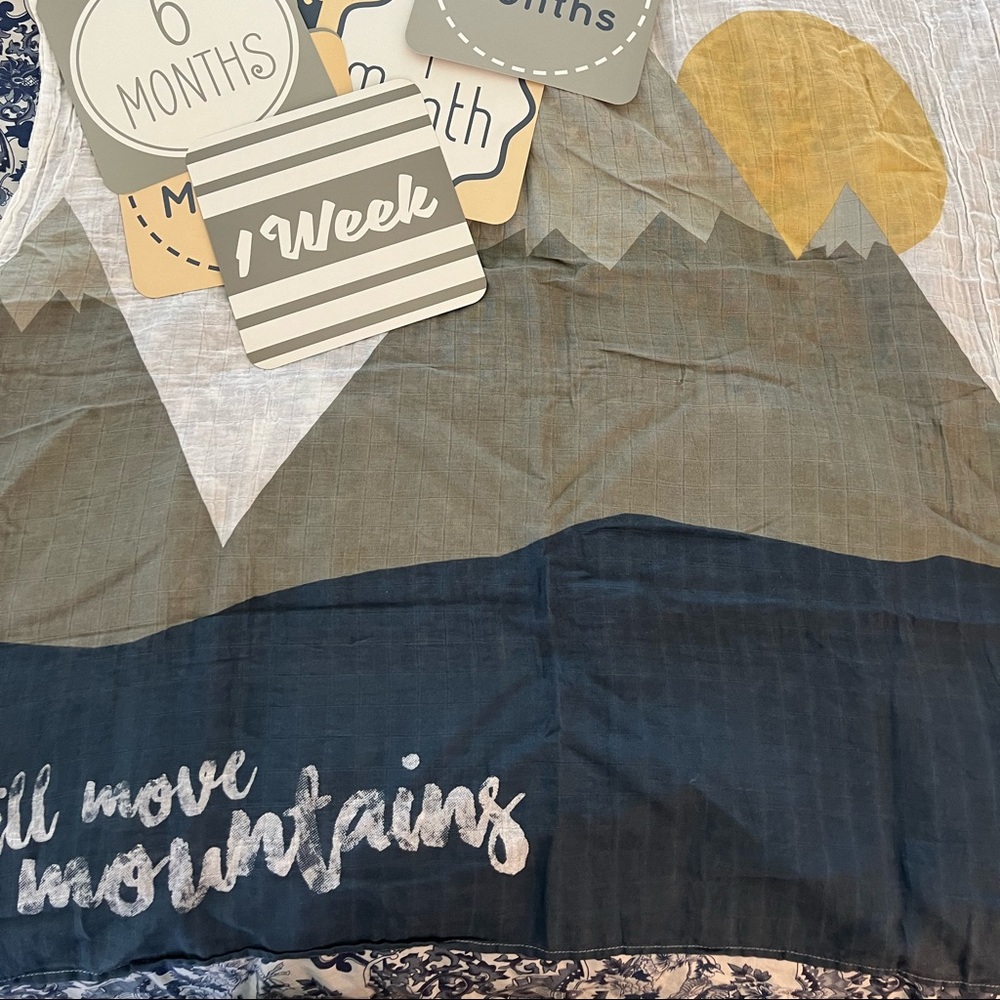 Muslin Baby Milestone blanket with cards